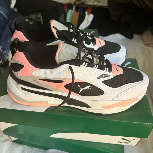 Pumas - Picture 5 of 5